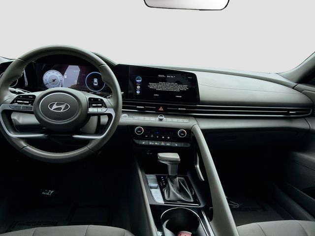 2025 Hyundai Elantra SEL - Photo 21