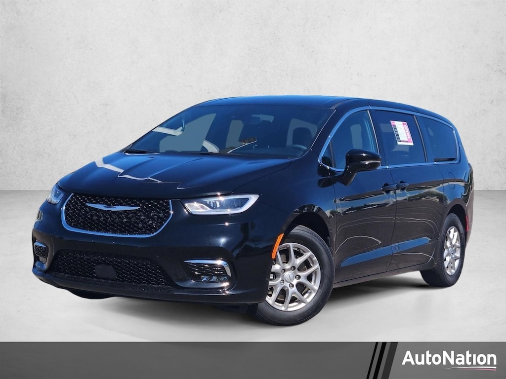 Used 2025 Chrysler Pacifica Select Mini-van Passenger