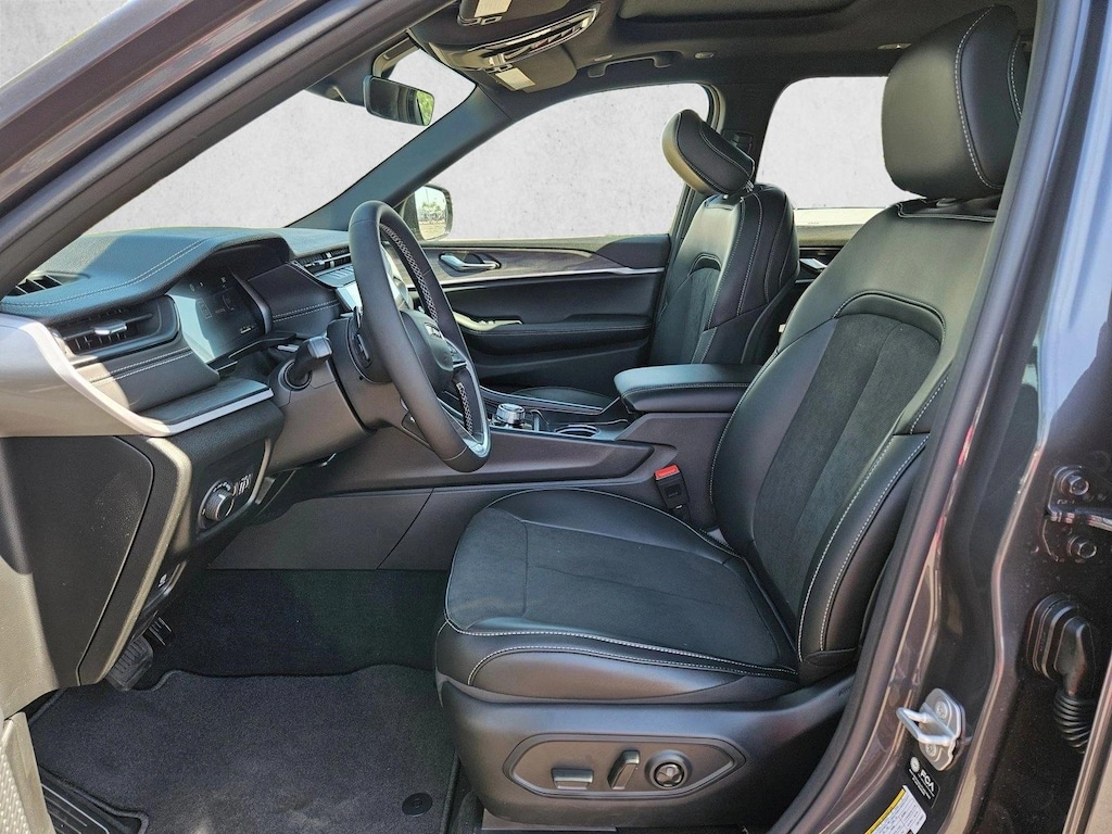 New 2026 Jeep Grand Cherokee Laredo Altitude SUV
