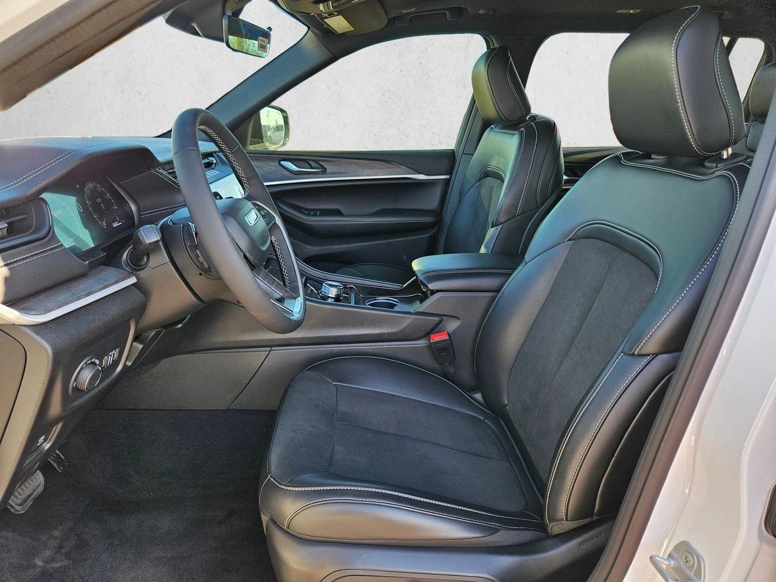 New 2026 Jeep Grand Cherokee Laredo Altitude SUV