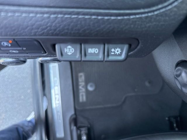 2023 GMC Yukon Denali - Photo 13