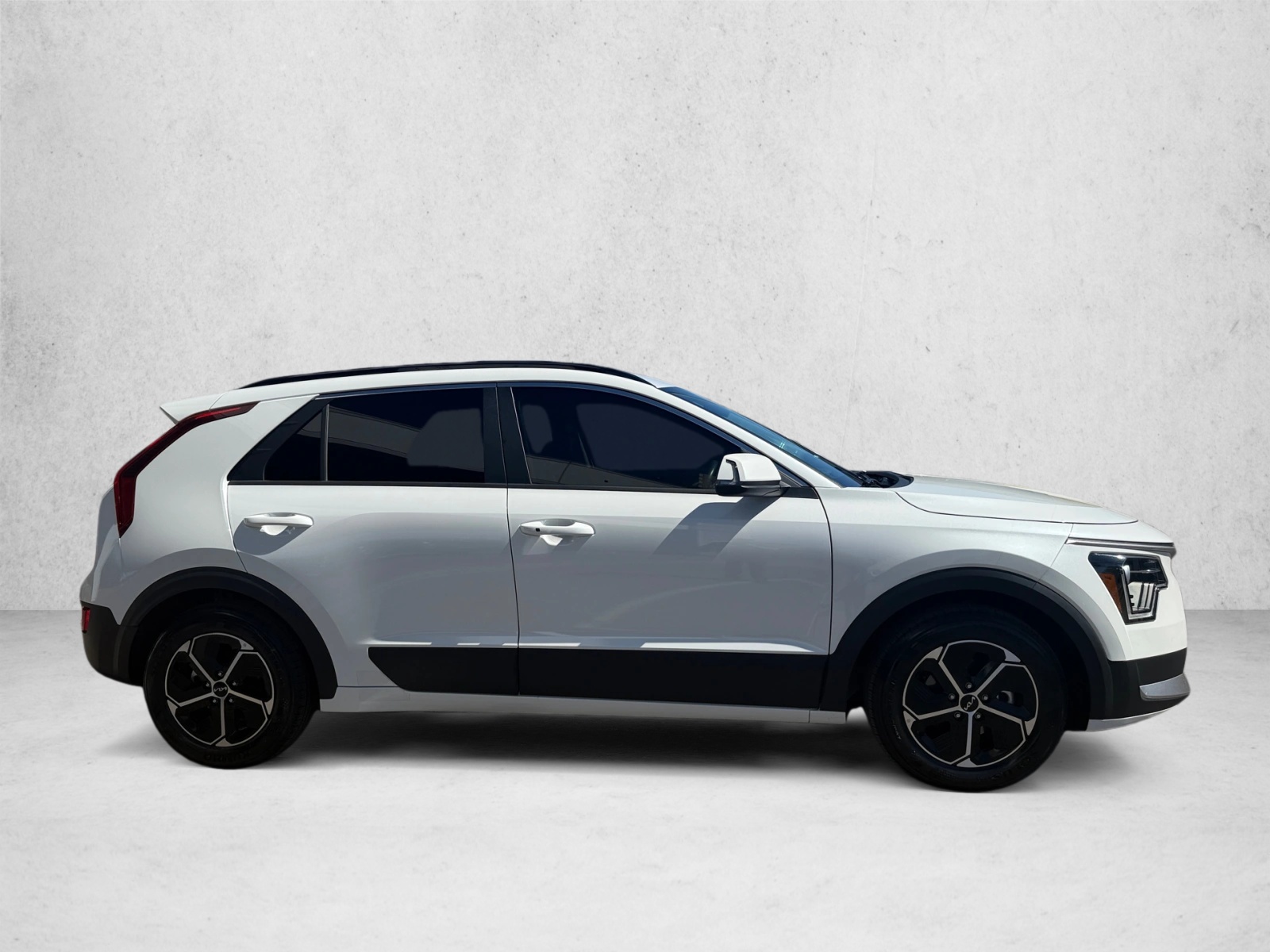 Used 2024 Kia Niro EX SUV