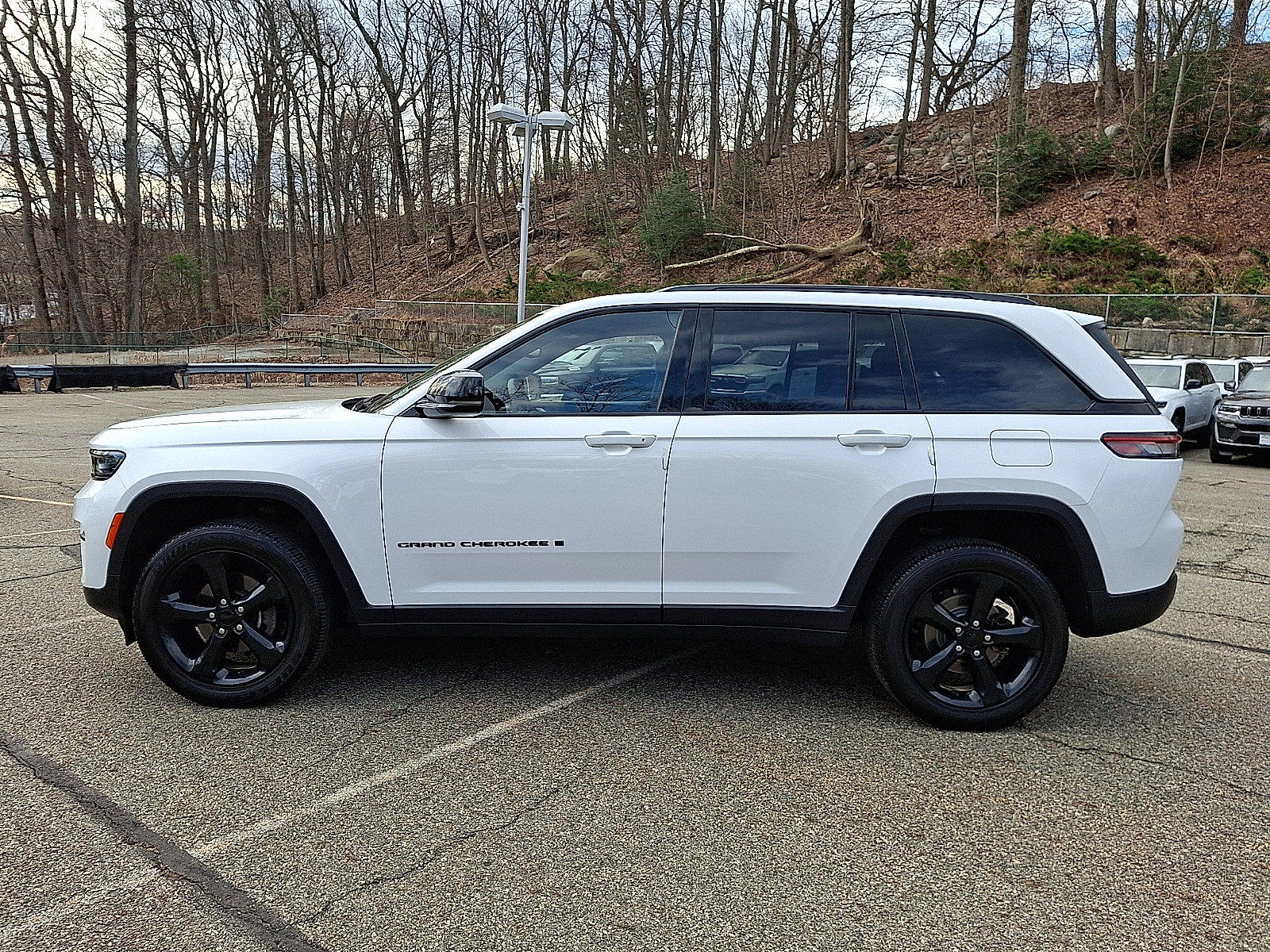 Used 2023 Jeep Grand Cherokee Altitude 4x4 Sport Utility