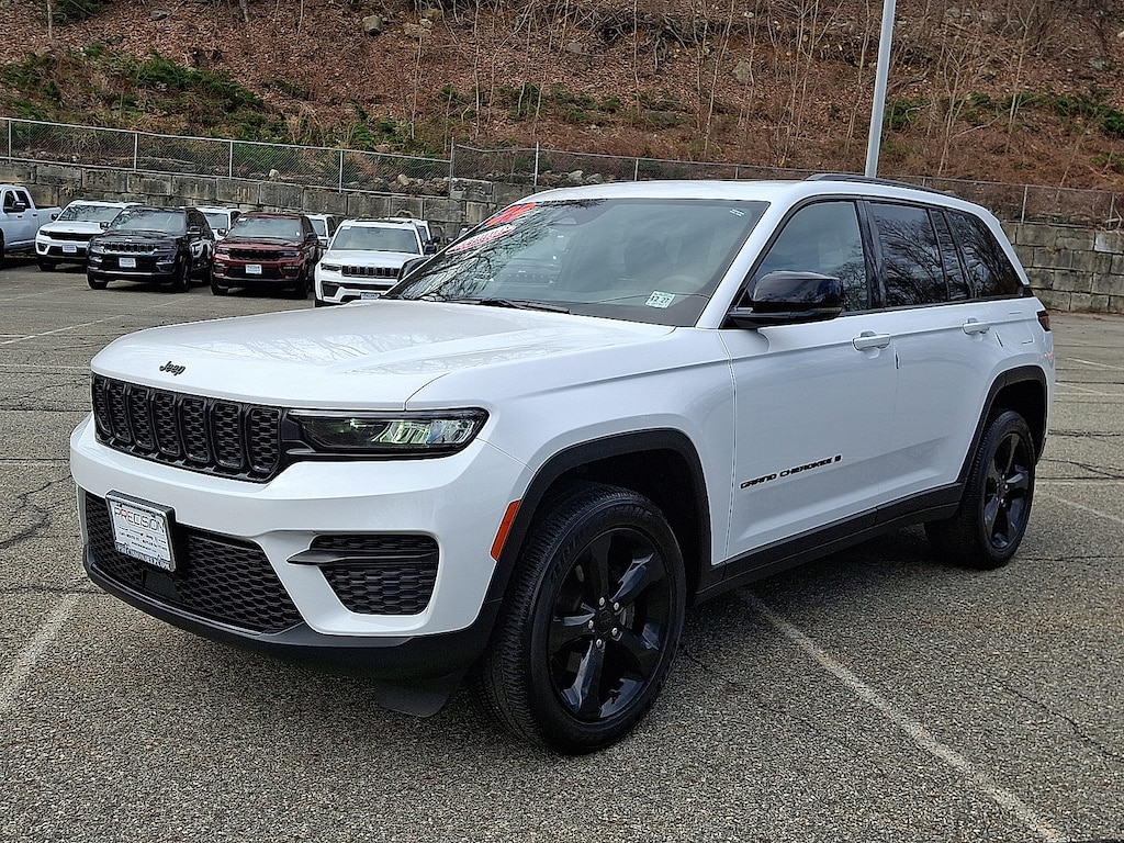 Used 2023 Jeep Grand Cherokee Altitude 4x4 Sport Utility