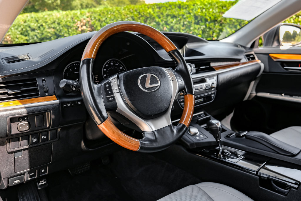 Used 2015 Lexus ES 300h Sedan