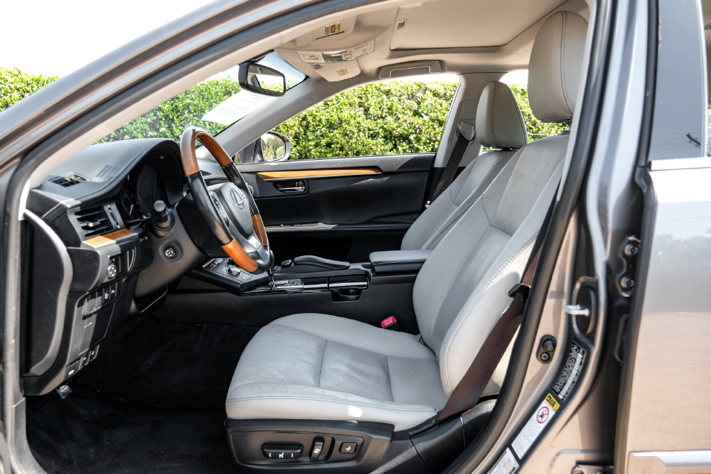 Used 2015 Lexus ES 300h Sedan