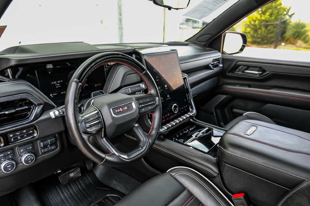 Used 2025 GMC Yukon XL AT4 Ultimate SUV