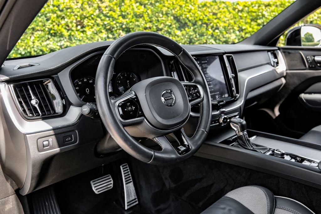 Used 2020 Volvo XC60 T5 R-Design SUV