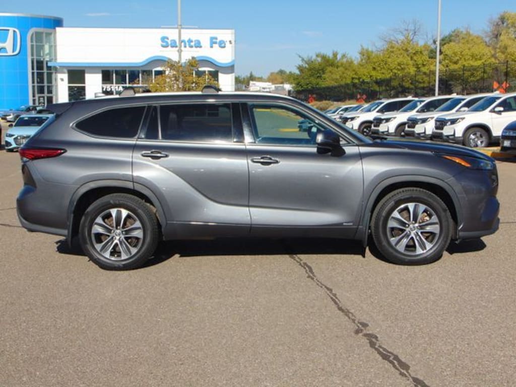 Used 2022 Toyota Highlander Hybrid XLE SUV