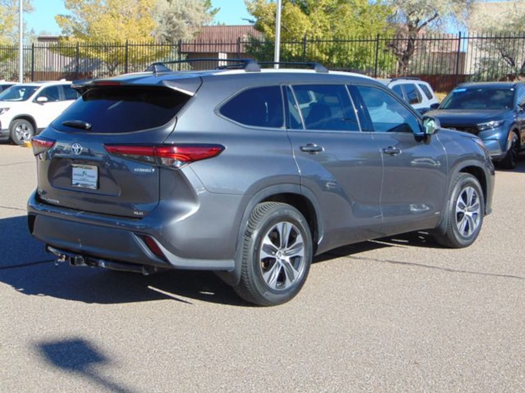 Used 2022 Toyota Highlander Hybrid XLE SUV