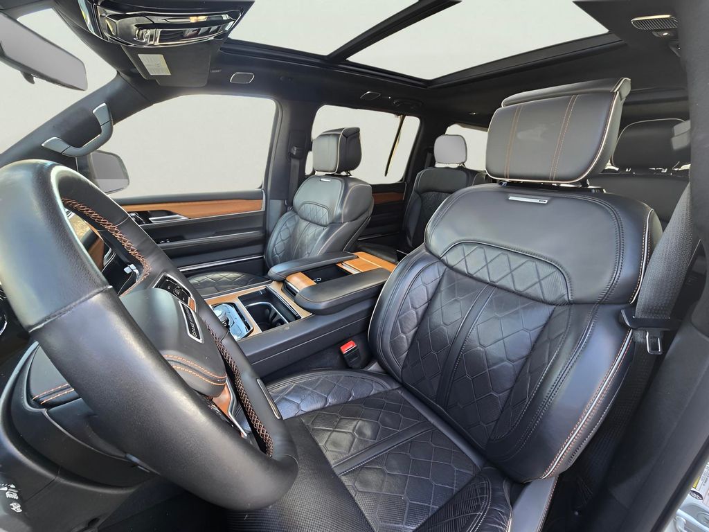 2024 Jeep Grand Wagoneer L Series III - Photo 32