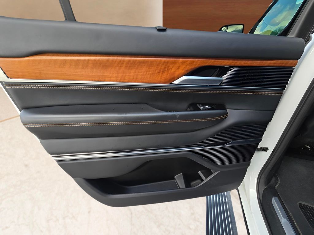 2024 Jeep Grand Wagoneer L Series III - Photo 75
