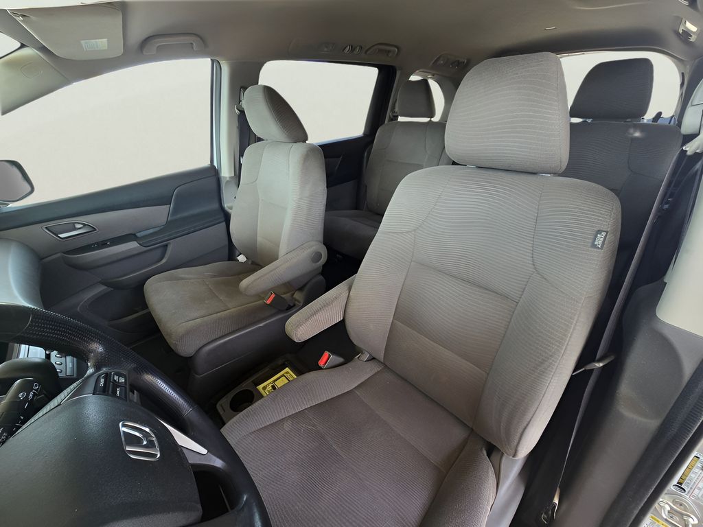 2013 Honda Odyssey LX - Photo 5