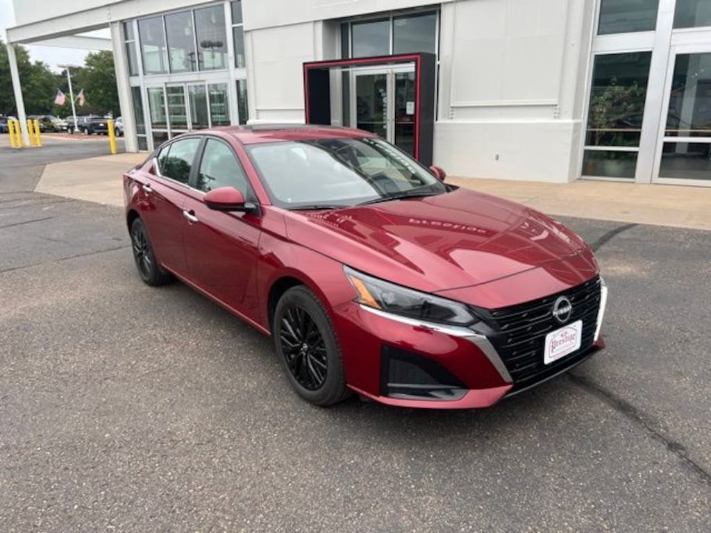 Used 2025 Nissan Altima 2.5 SV Sedan