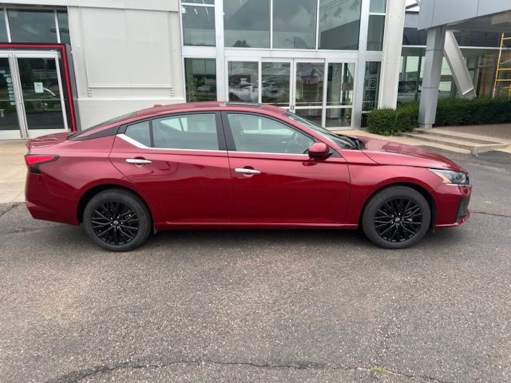 Used 2025 Nissan Altima 2.5 SV Sedan