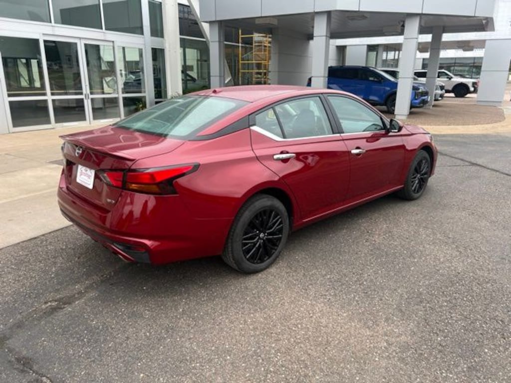 Used 2025 Nissan Altima 2.5 SV Sedan