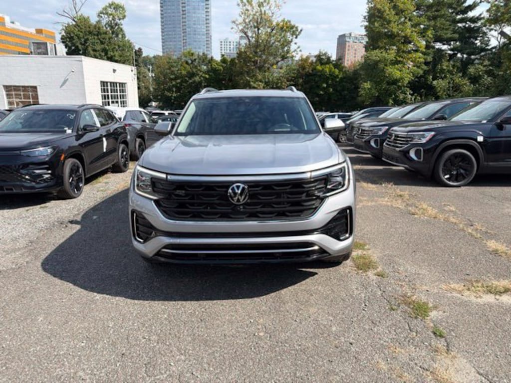 Used 2024 Volkswagen Atlas 2.0T SEL Premium R-Line SUV