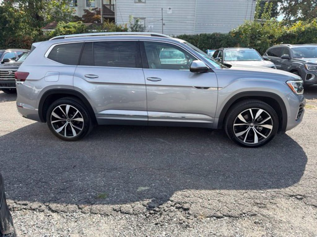 Used 2024 Volkswagen Atlas 2.0T SEL Premium R-Line SUV