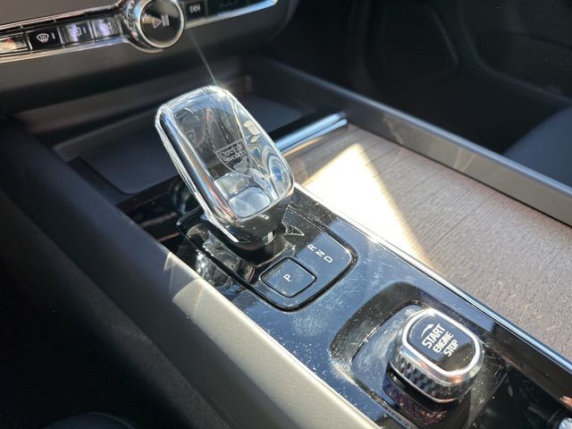 2026 Volvo XC60 Plus - Photo 14