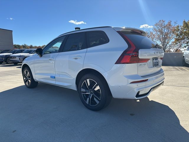 2026 Volvo XC60 Plus - Photo 5