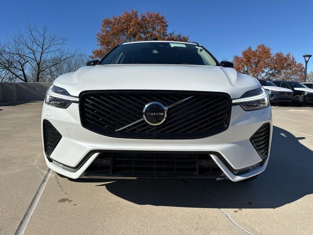2026 Volvo XC60 Plus - Photo 2
