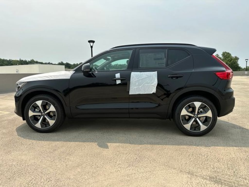 New 2026 Volvo XC40 B5 Plus SUV