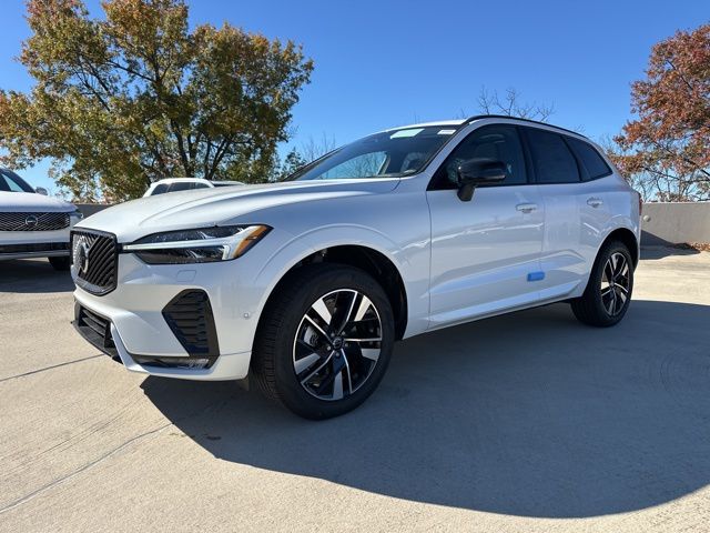 2026 Volvo XC60 Plus - Photo 3