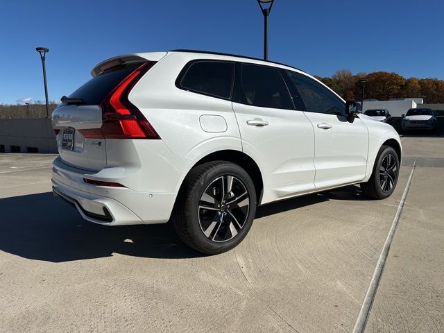 2026 Volvo XC60 Plus - Photo 7
