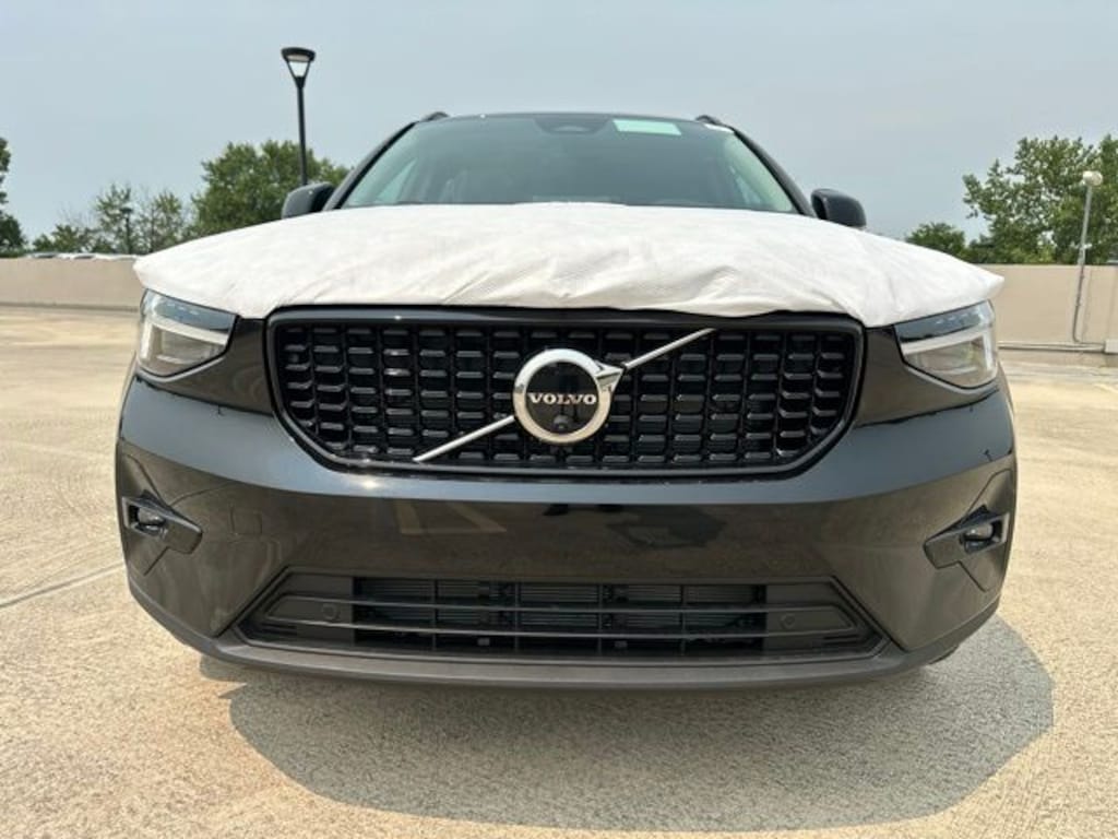 New 2026 Volvo XC40 B5 Plus SUV