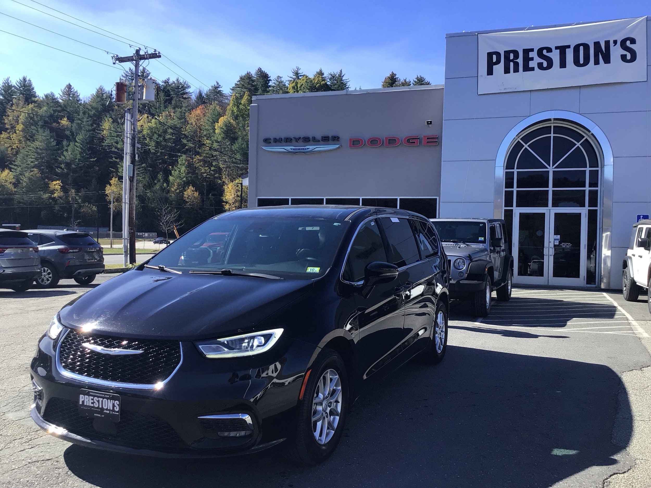 2025 Chrysler Pacifica Select
