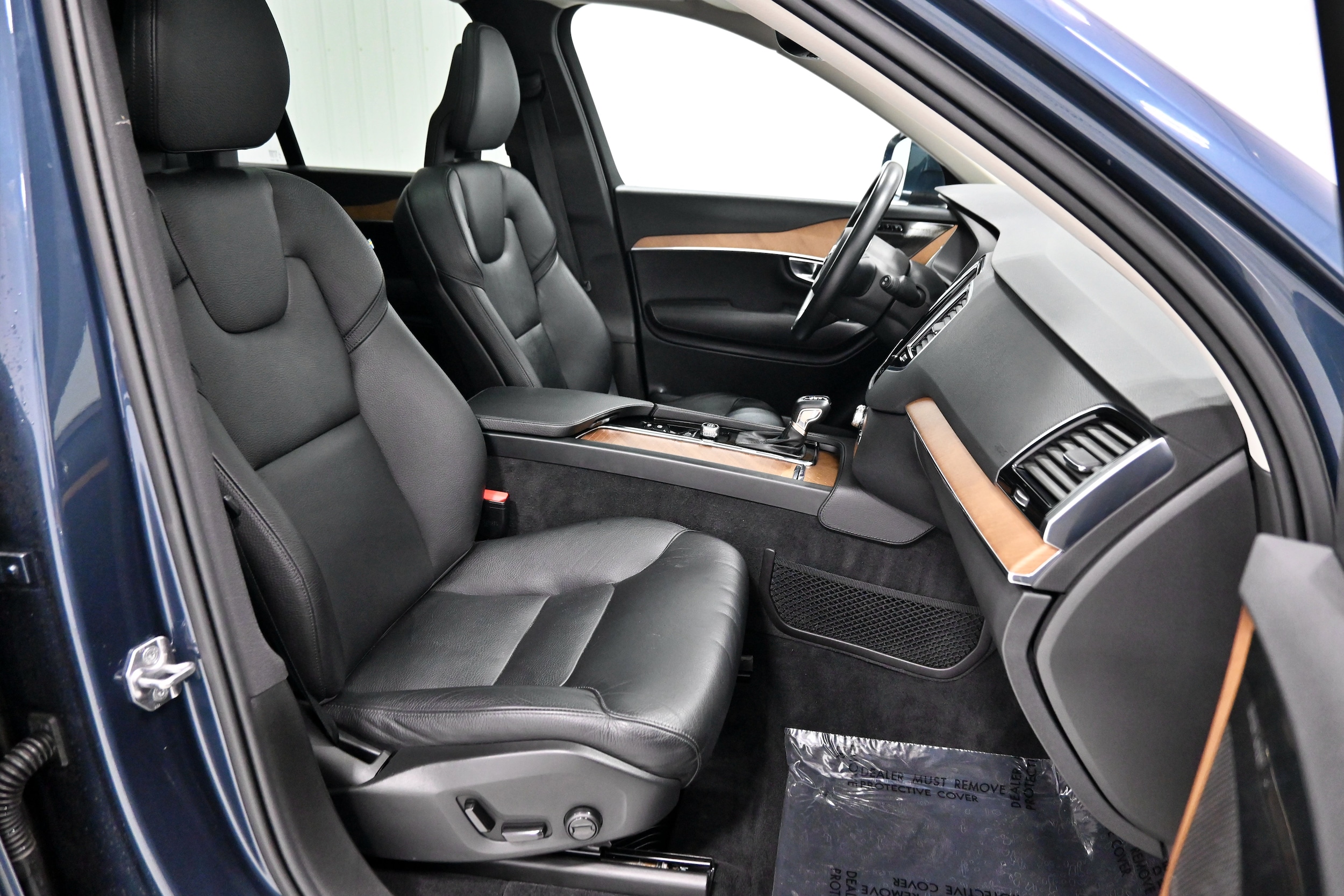 2021 Volvo XC90 Momentum - Photo 29