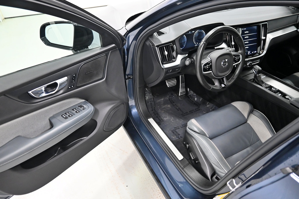 Used 2020 Volvo S60 T6 R-Design Sedan