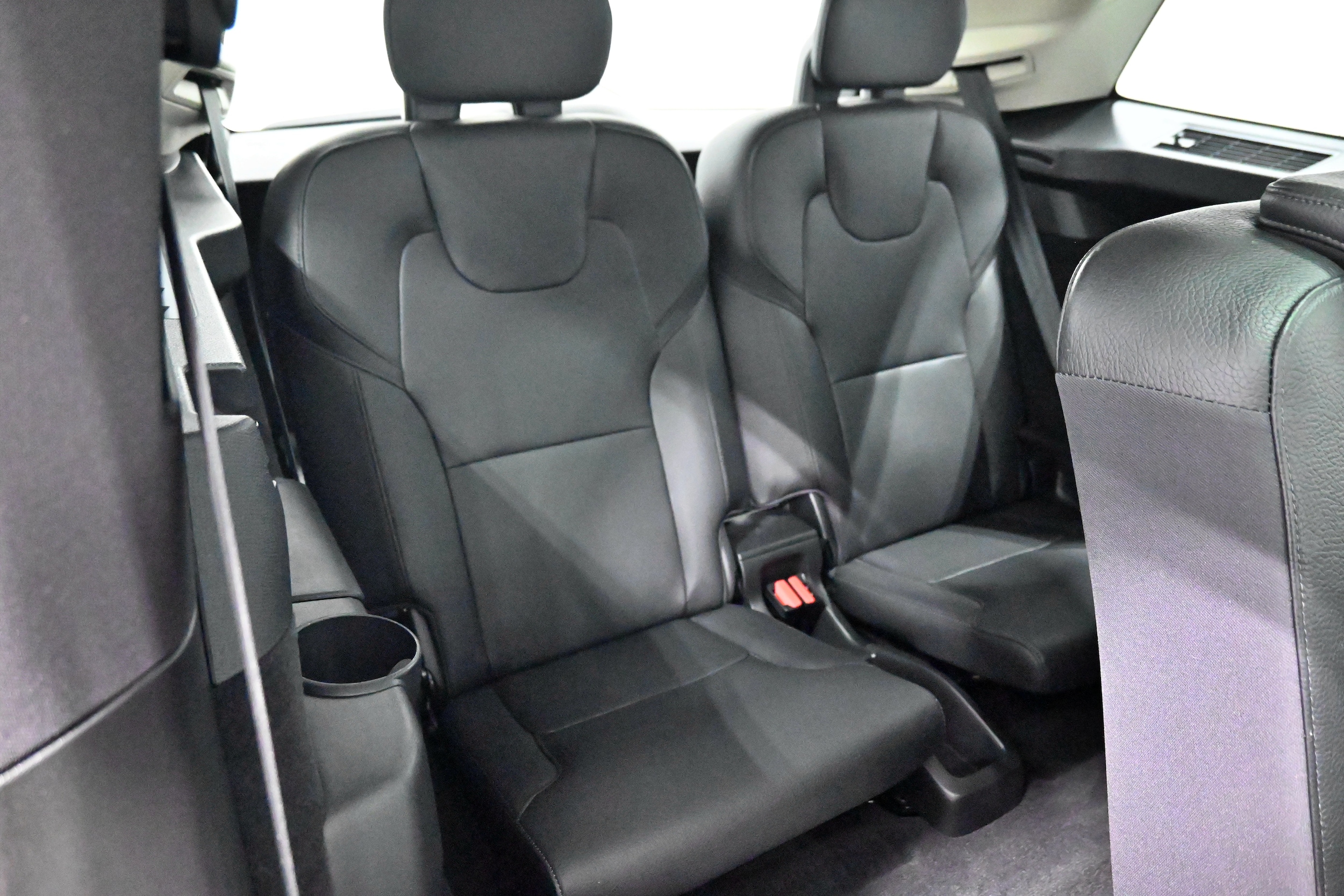 2021 Volvo XC90 Momentum - Photo 32
