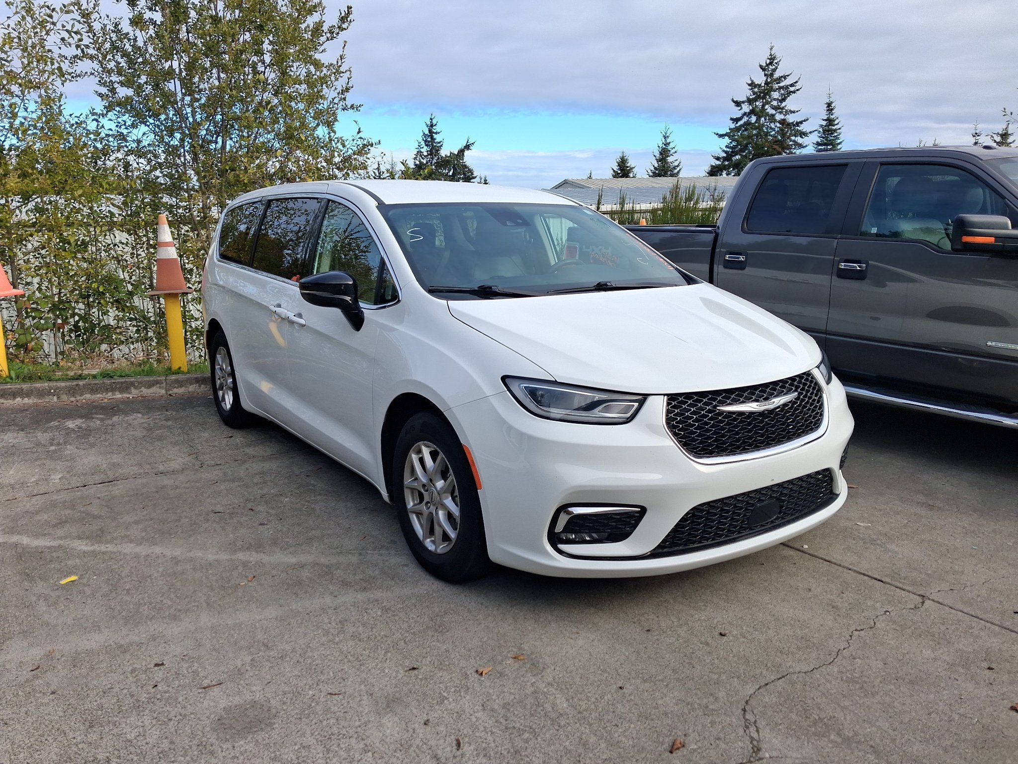 2024 Chrysler Pacifica Touring L