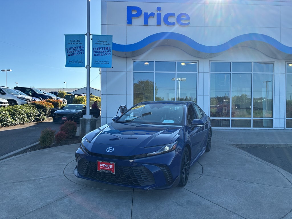 2025 Toyota Camry SE