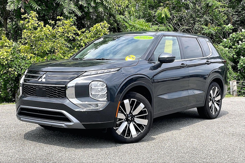 Used 2025 Mitsubishi Outlander SE SE FWD