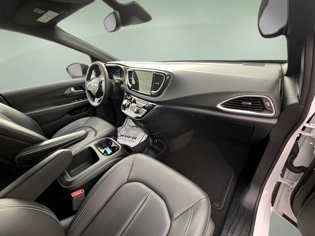 2025 Chrysler Pacifica Select - Photo 37