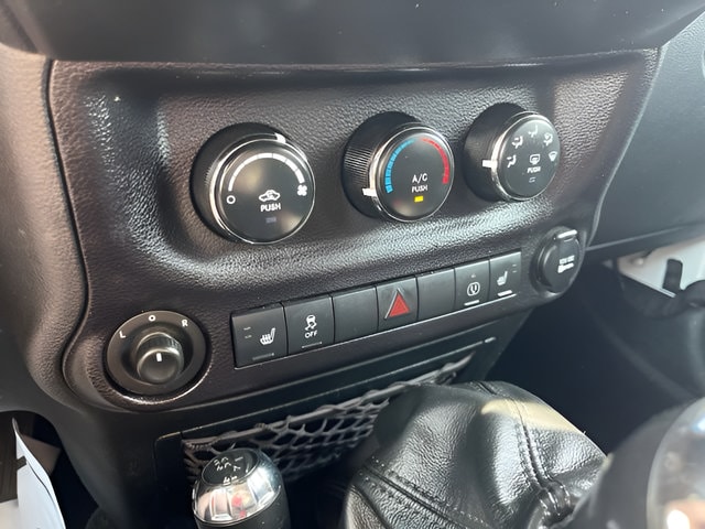 2018 Jeep Wrangler JK Unlimited Sahara - Photo 19