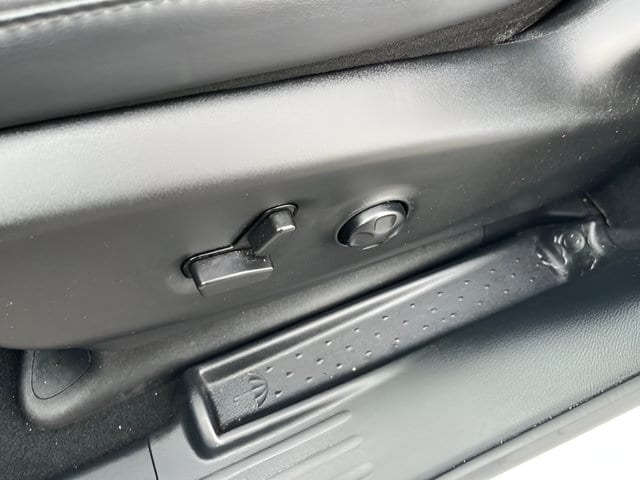 2025 Chrysler Pacifica Select - Photo 11