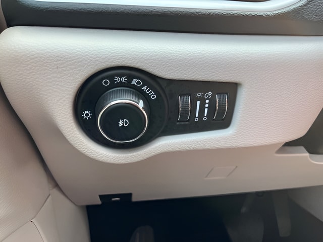 2024 Chrysler Pacifica Touring L - Photo 14