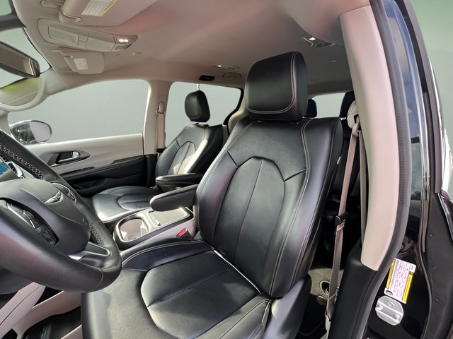 2024 Chrysler Pacifica Touring L - Photo 12