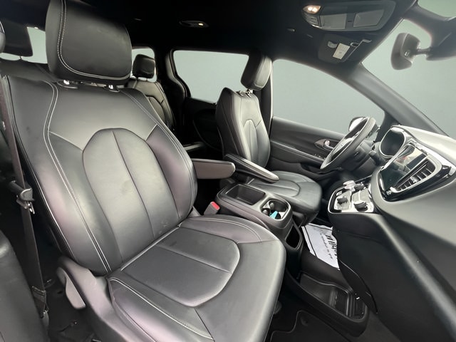 2025 Chrysler Pacifica Select - Photo 36