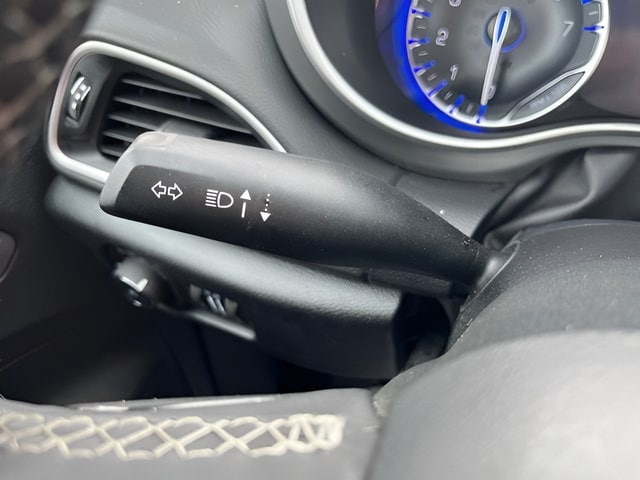 2025 Chrysler Pacifica Select - Photo 16