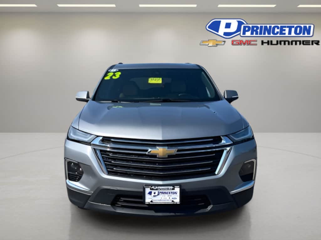Used 2023 Chevrolet Traverse LT Cloth SUV