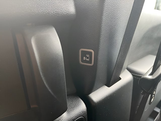 2025 Chrysler Pacifica Select - Photo 29