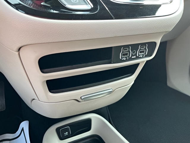 2024 Chrysler Pacifica Touring L - Photo 20
