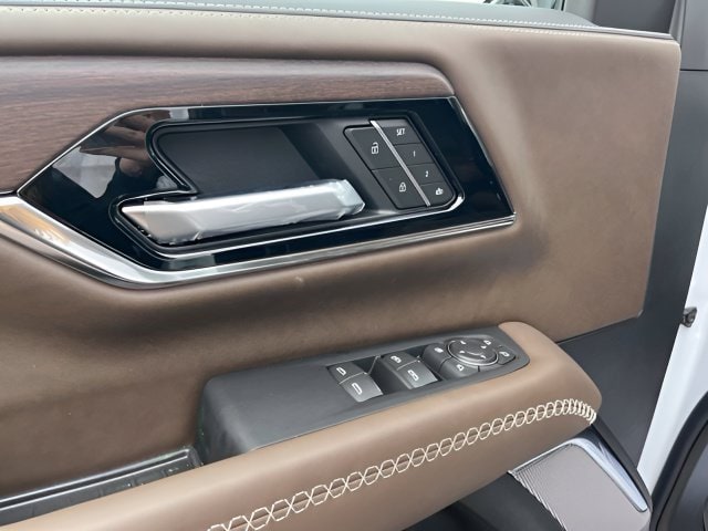 2027 GMC Yukon Denali Ultimate - Photo 10