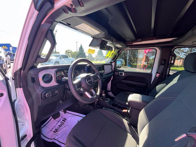2024 Jeep Wrangler 4-Door Sahara - Photo 13
