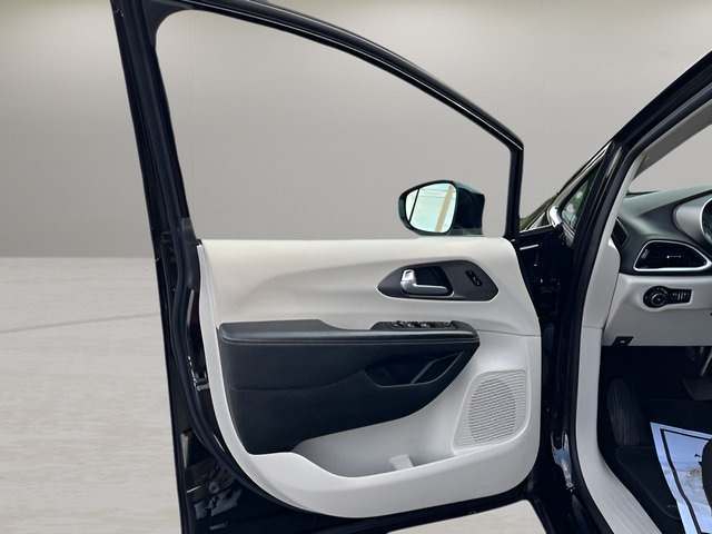 2024 Chrysler Pacifica Touring L - Photo 9