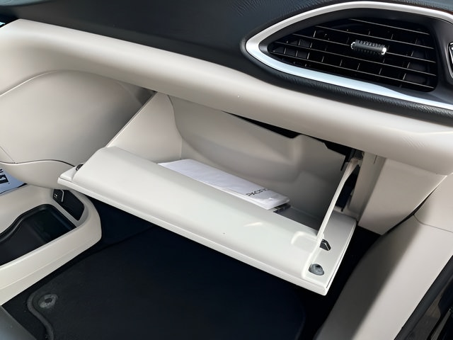 2024 Chrysler Pacifica Touring L - Photo 37